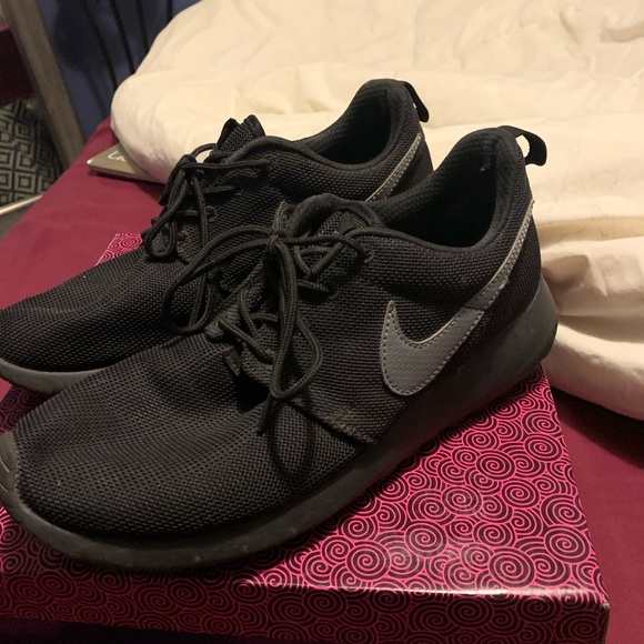 Selling shoes! Barely worn! - Picture 4 of 8